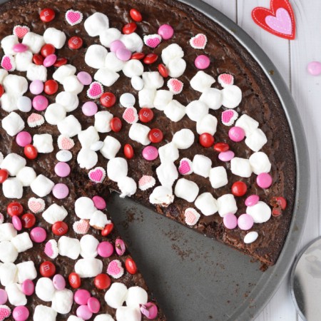 Valentines Day Brownie Pizza - The Rockstar Mommy