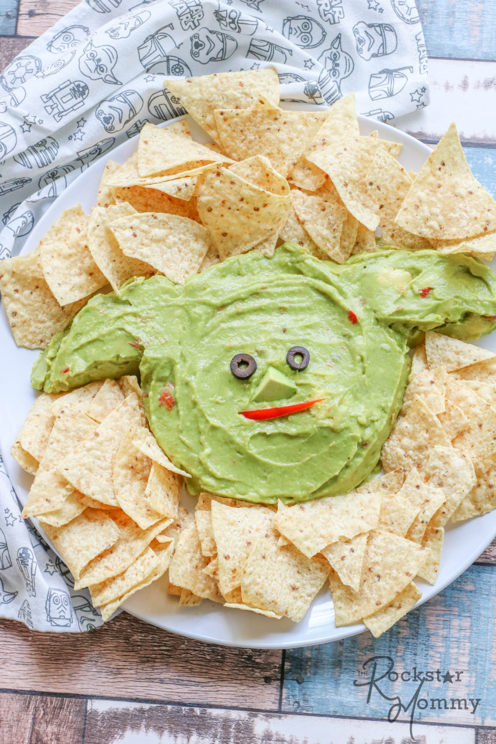 guacamole shaped yoda surrounded by tortilla chips