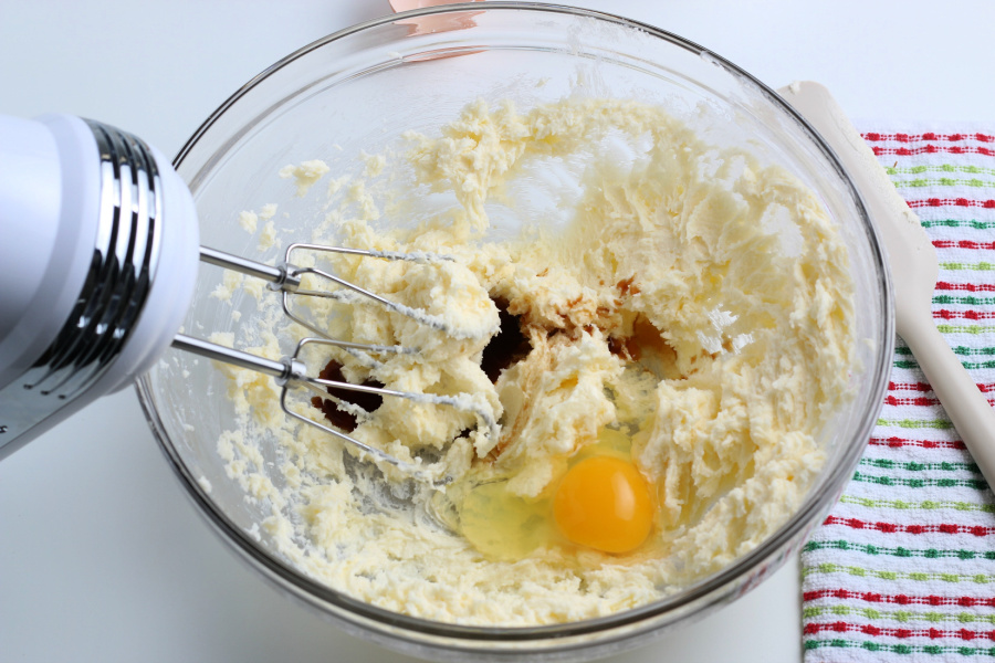 adding egg and vanilla into cookie batter