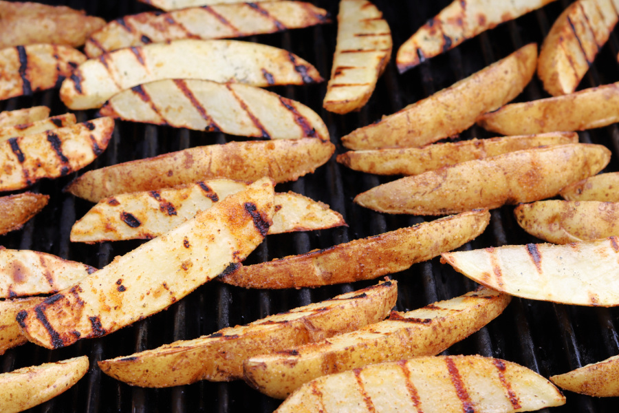 potato wedges on grilll