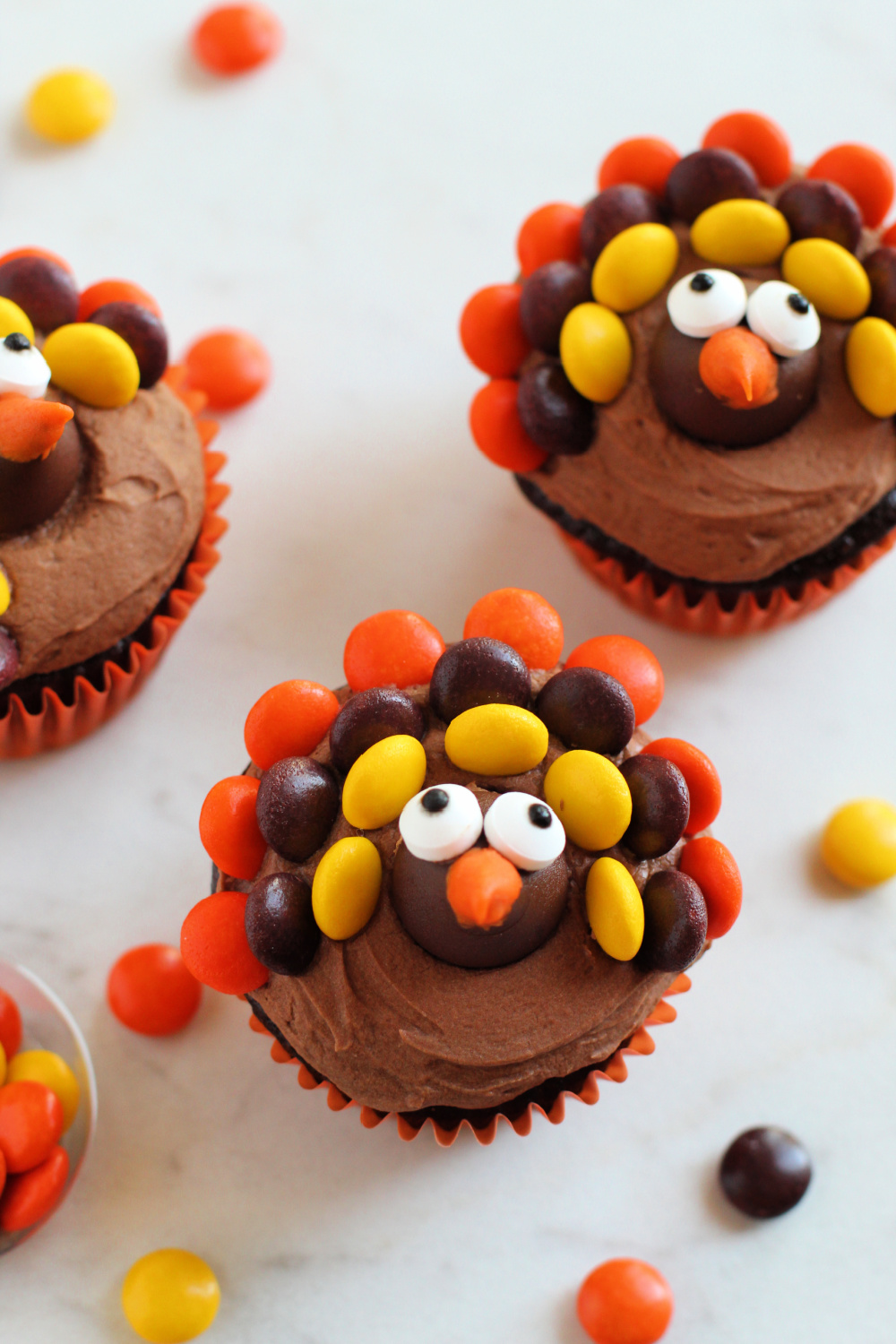 Fun Thanksgiving Turkey Cupcakes from The Rockstar Mommy