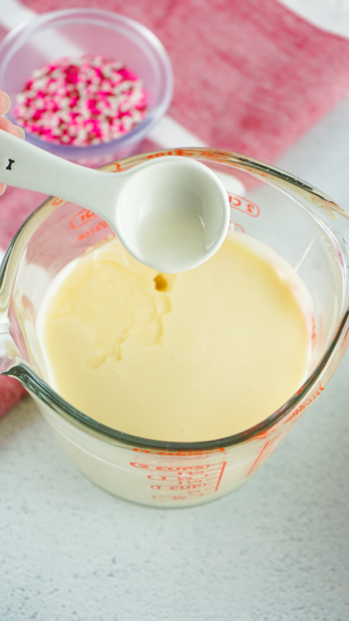 adding vanilla extract to frosting