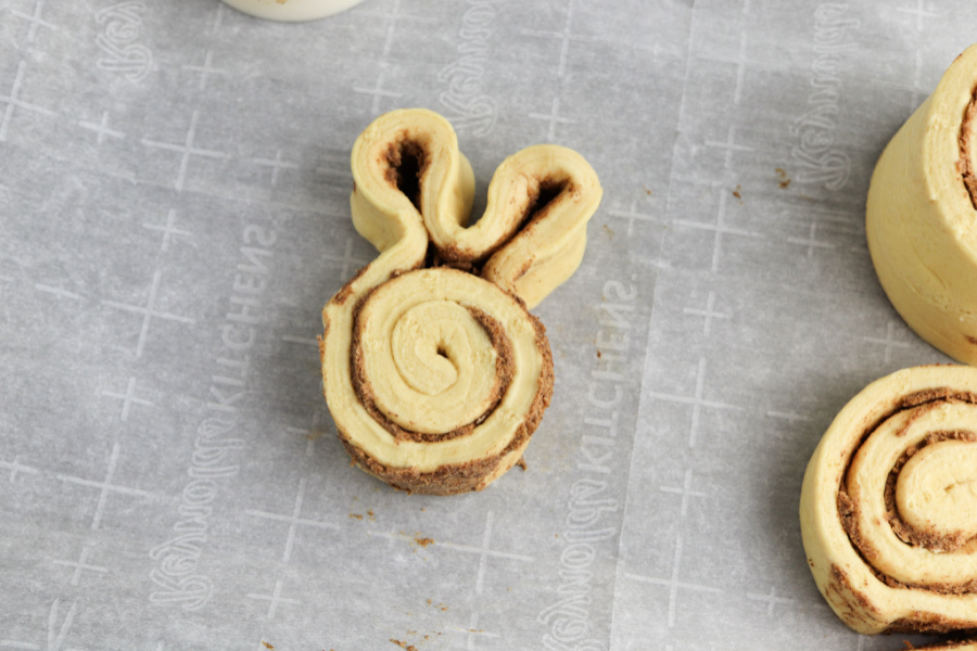 shaping top of cinnamon rolls into bunny ears