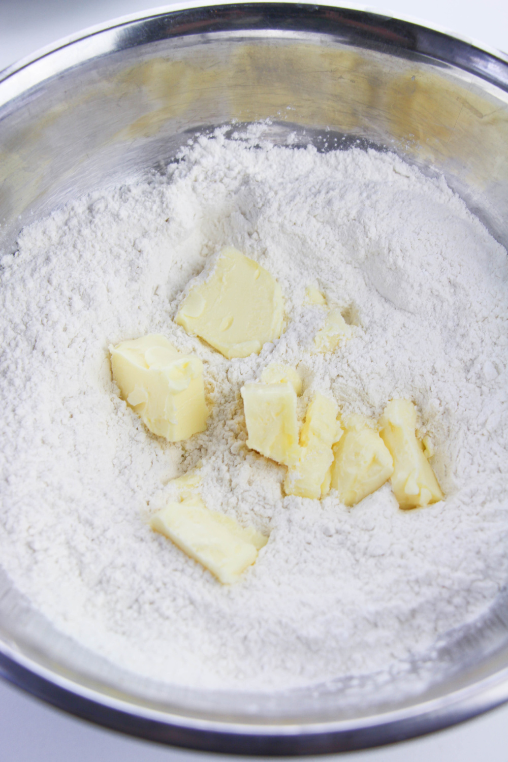 adding butter tabs int o flour mixture