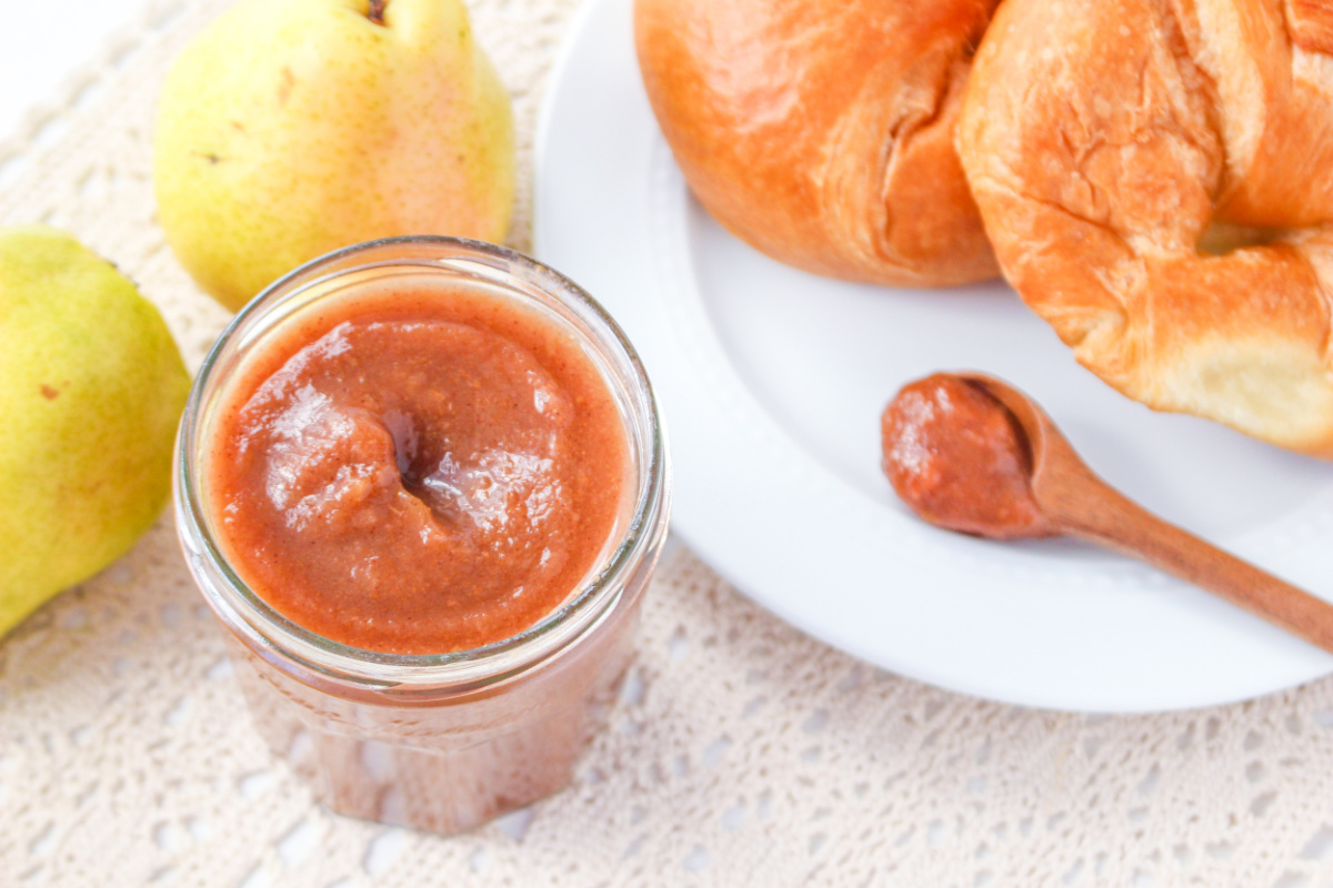 Slow cooker pear better in a glass jar