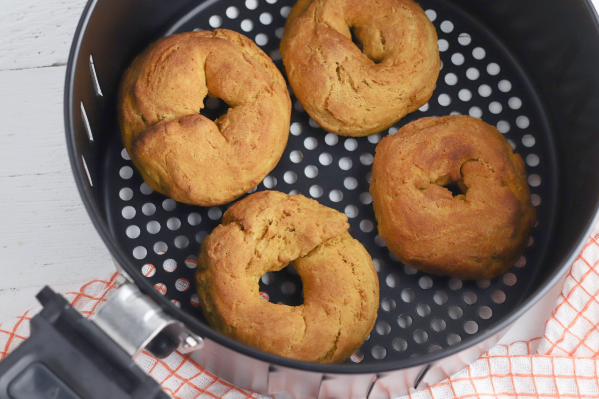 baked donuts in air fryer basket