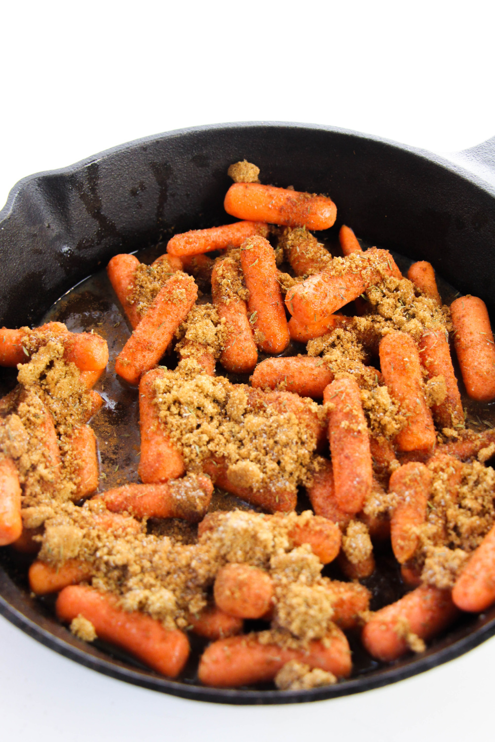 carrots with seasoning in pan