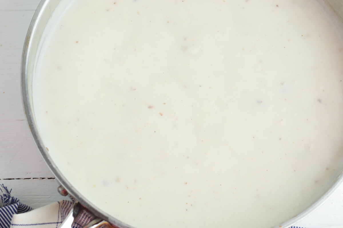 white gravy in a pan