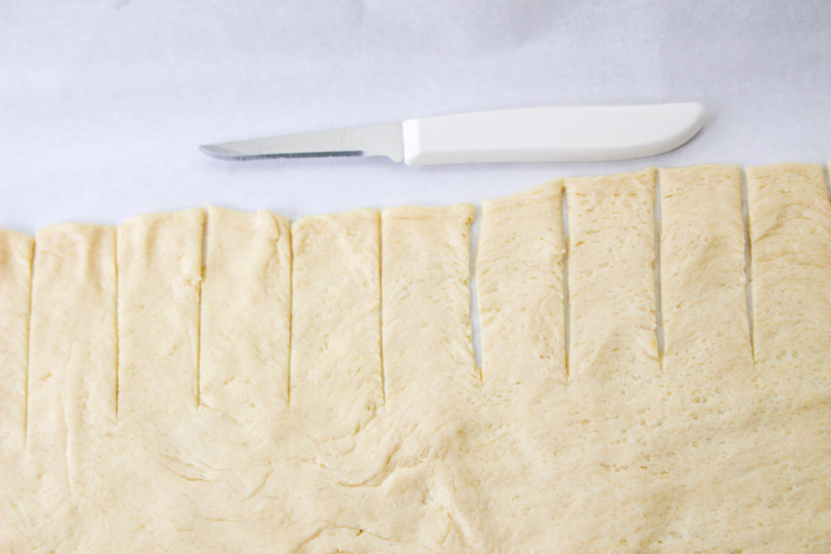 slits on edge of dough
