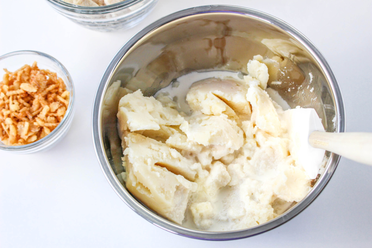 mashed potatoes and cream in a bowl
