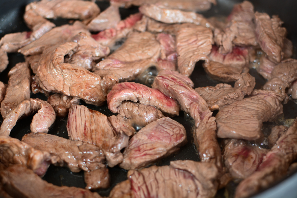 beef strips in pan