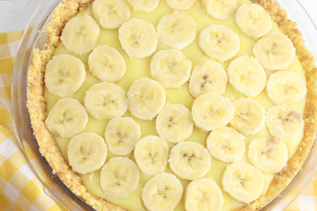 banana slices added to pie