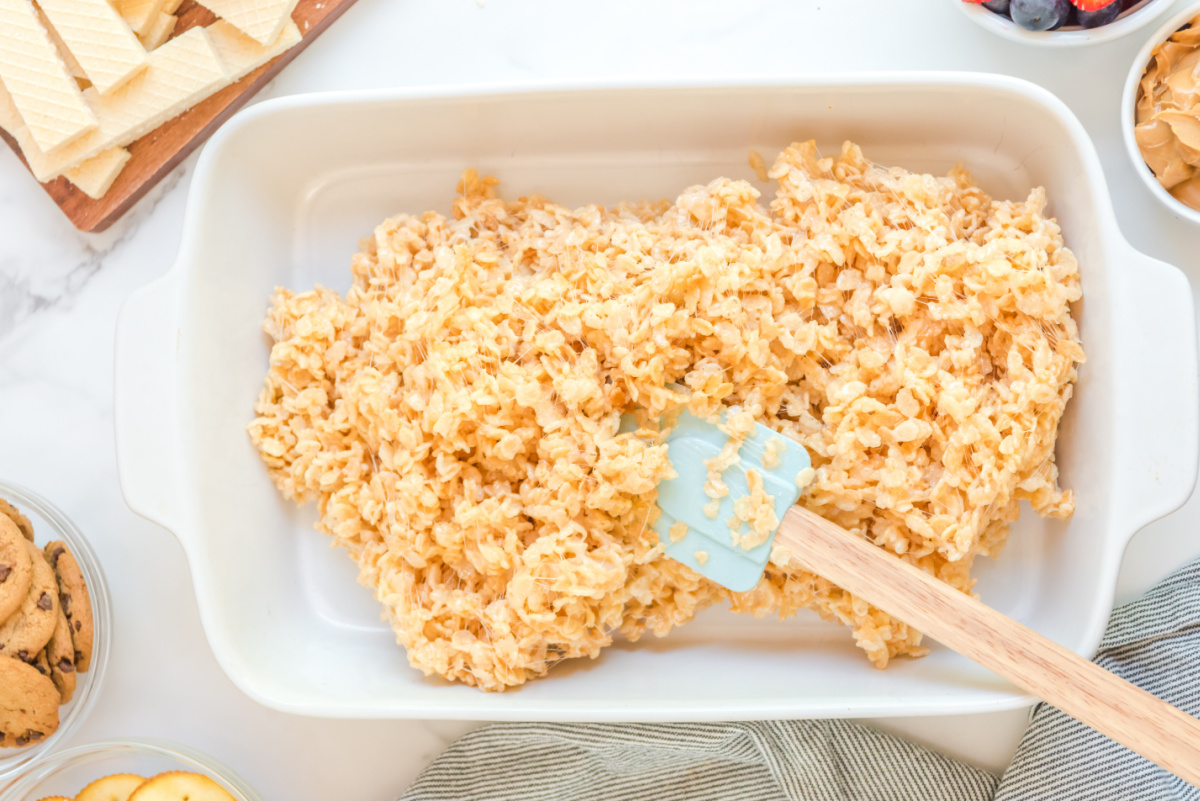 rice krispy mixture added to baking dish