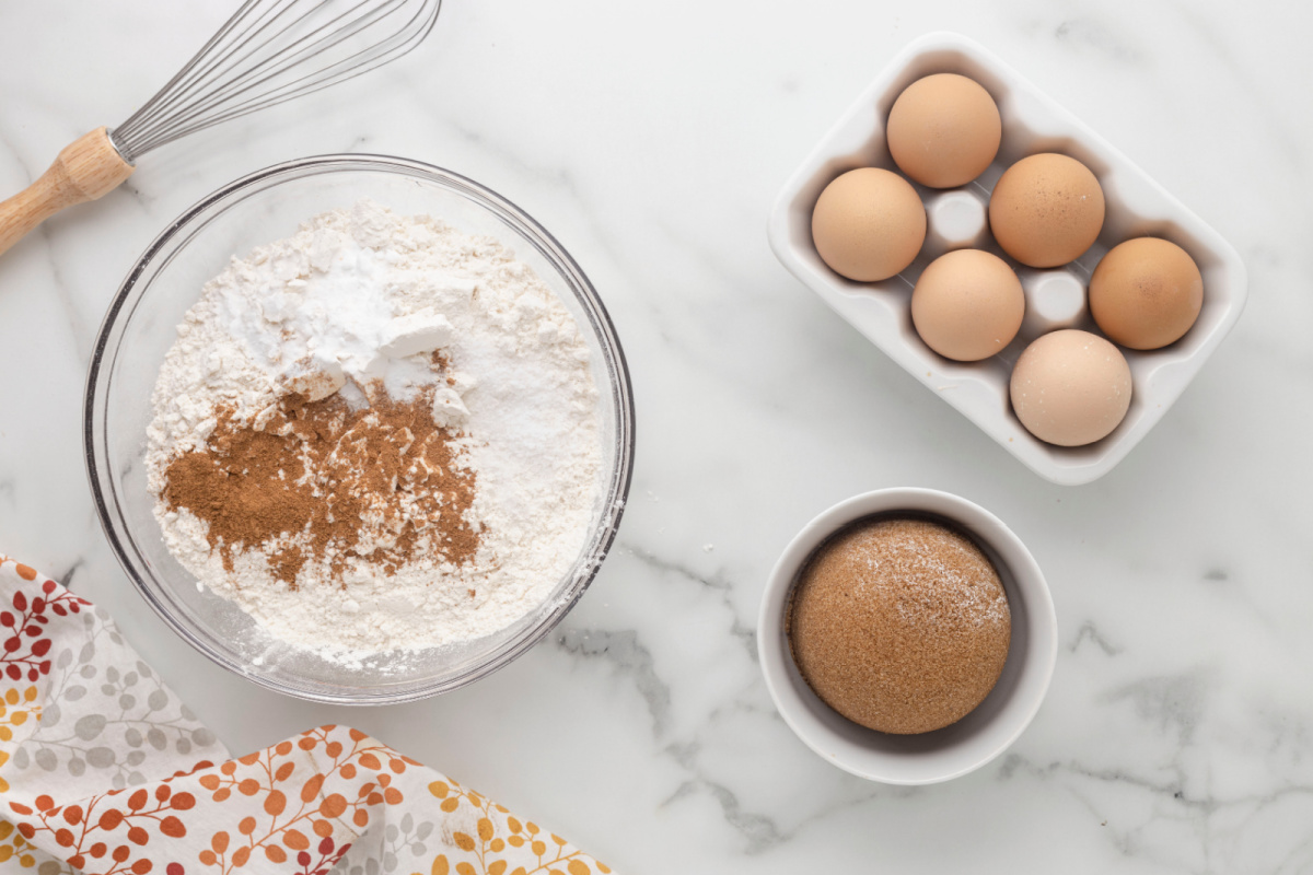 flour, pumpkin spice, baking soda, and salt in a medium mixing bowl