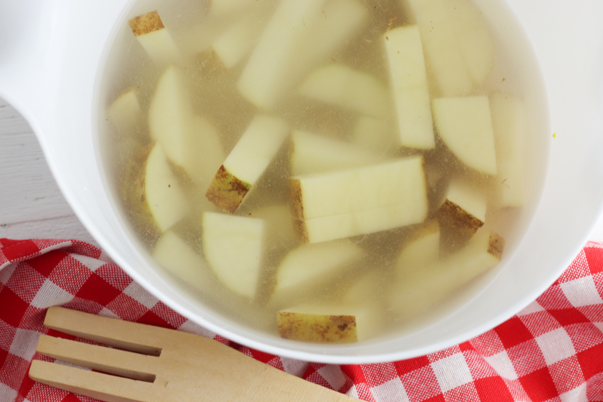 potato wedges soaking in water