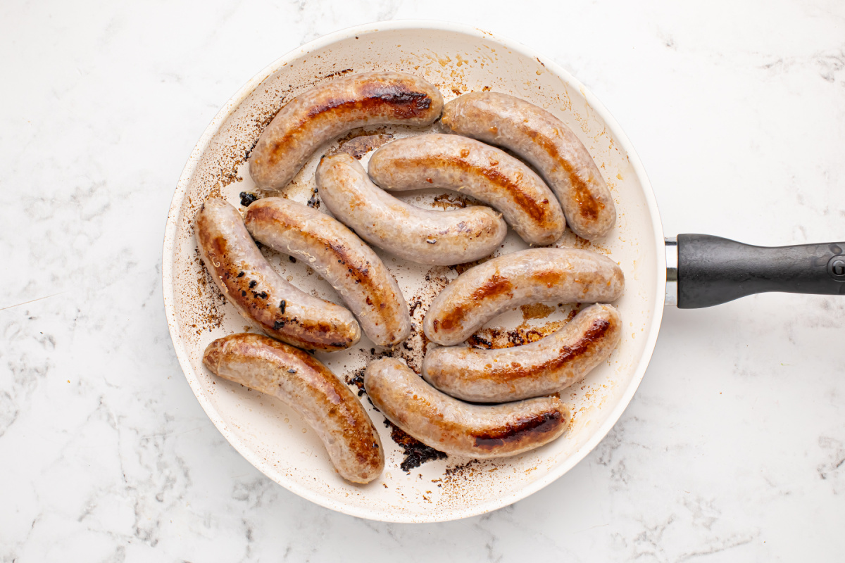 browning brats in a pan